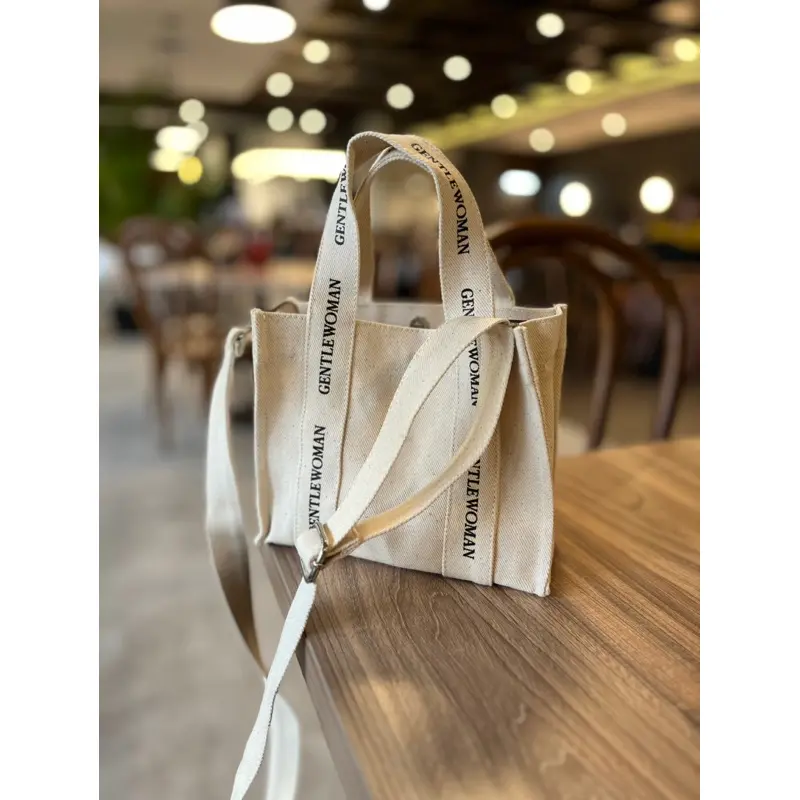 TAS SELEMPANG WANITA GENTLE WOMAN LOGO STRAP MINI KANVAS BOX