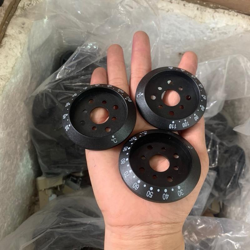 Núm nhựa vạch chia của chỉnh nhiệt của bếp chiên nhúng điện của nồi phở . Núm 110° 120° 200° 300° 320° 6