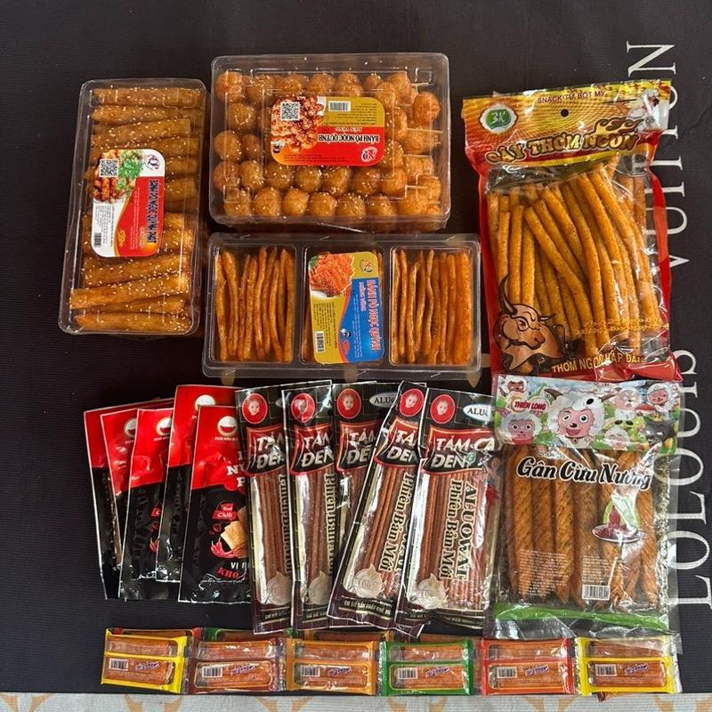 Combo KHỔNG LỒ: 3 Hộp Bánh Bò Khổng Lồ + 1 Túi Đuôi Bò + 1 Túi Gân Cừu Nướng - ( Tặng 20 snack cay cay )-Ăn Vặt Zô Food