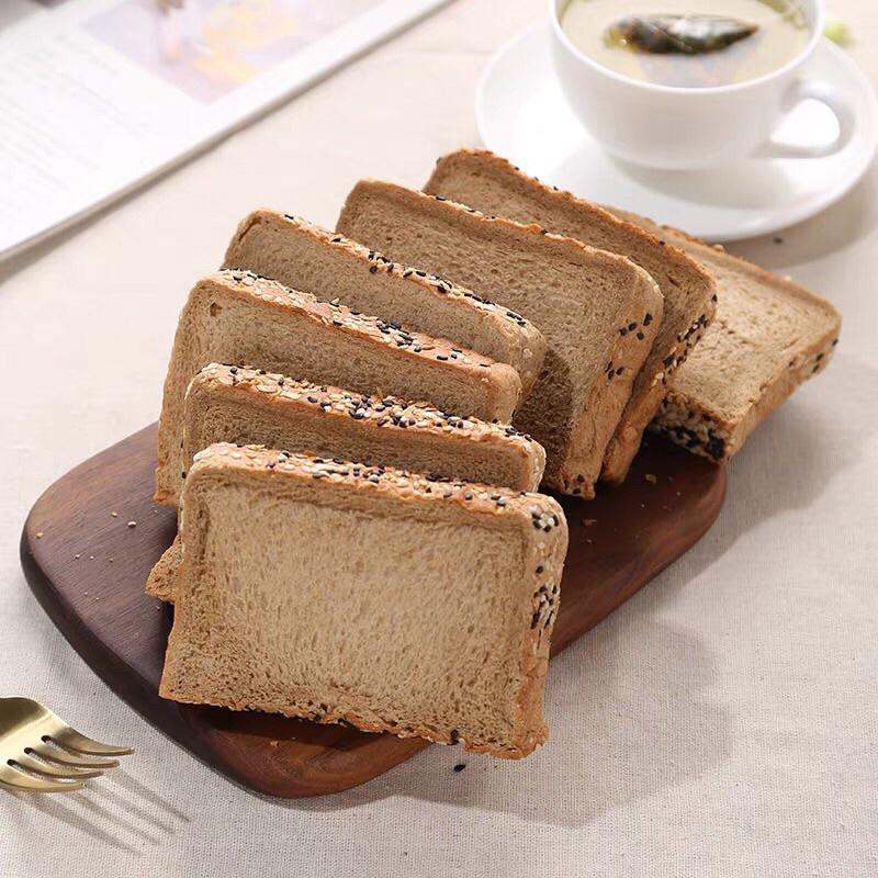 Bánh mì đen lúa mạch mix yến mạch nguyên cám không đường . [ DATE MỚI ] Ăn Vặt bánh  ăn 2