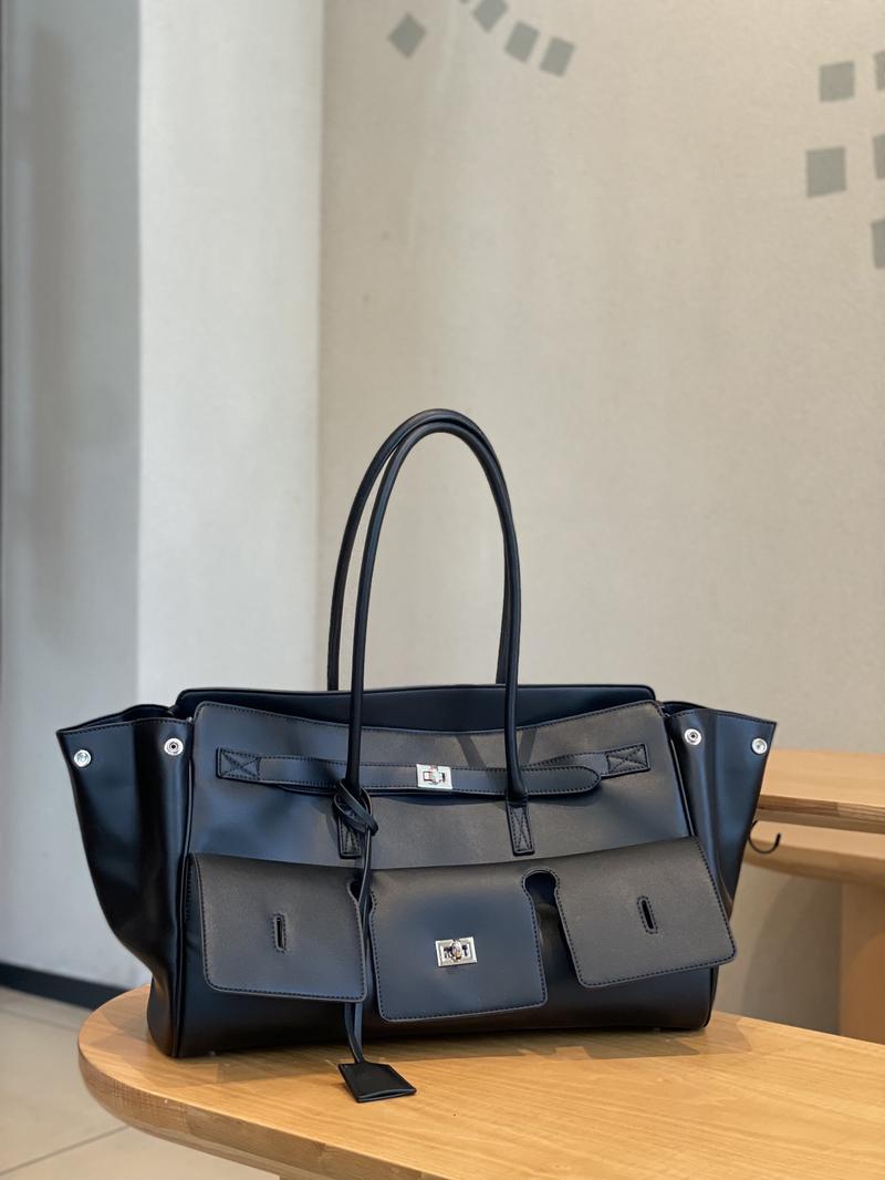Product Introduction of 2025 New Roden Lock Tote Bag Large Capacity Neutral Motorcycle Wings Style Bag Leather Shoulder Bag Tote Bag 21