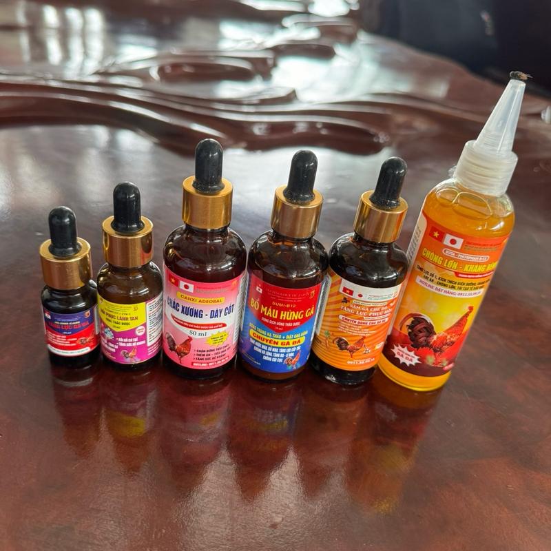 6 chai thảo dược nuôi chế độ cho gà do thương hiệu Sumi Japan sản xuất với dạng nước để trộn vào thức ăn công dụng chính là bổ sung dinh dưỡng và một số vitamin để giúp cho gia cầm có một thể trạng tốt phát triển toàn diện.