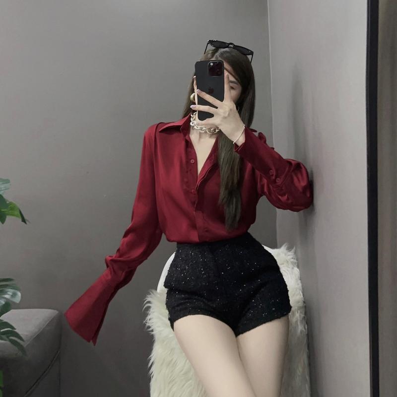 Socomo Áo somi nữ lụa kiểu dáng tay loe A62024 Nữ Top Women Shirt Đen Kem