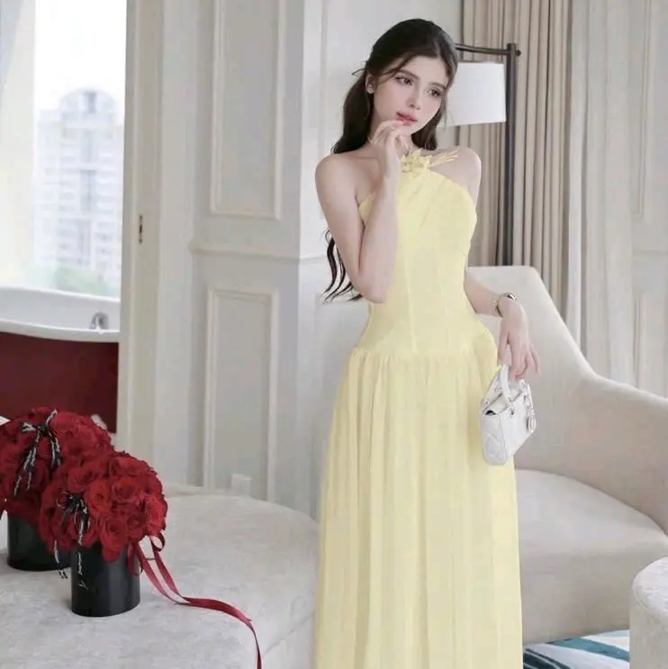 Đầm maxi tơ cổ yếm kèm tag hoa