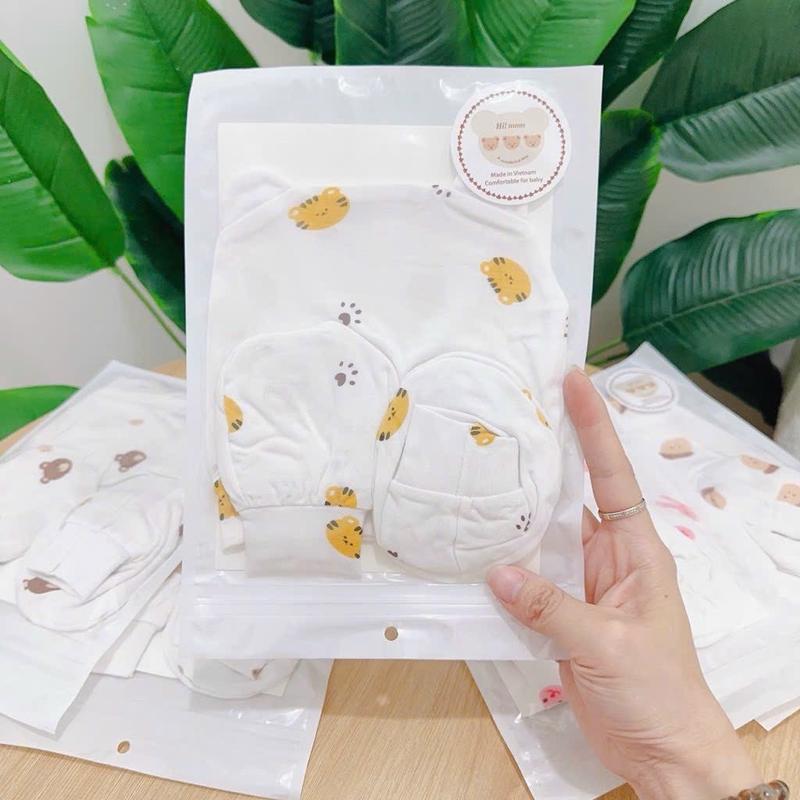 ( Được Chọn Mẫu) Set Mũ Kèm Bao Tay Chân Kèm Mũ Himom Nền Trắng 2024  Kèm Họa Tiết Chất Vải Petti Cho Bé Sơ Sinh