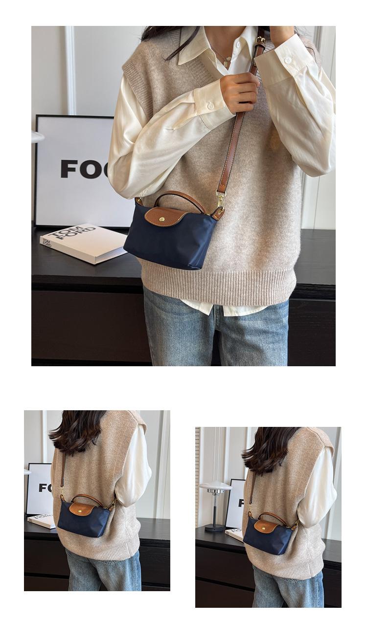 Product Introduction of Retro Explosions Handbag Shoulder Crossbody Bag Carrying High-grade Nylon Jiaozi Bag. 4