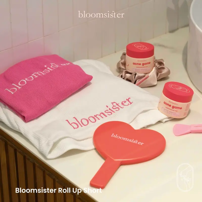 BLOOMSISTER Merchandise Roll Up Short Pants - Celana Pendek Putih 3