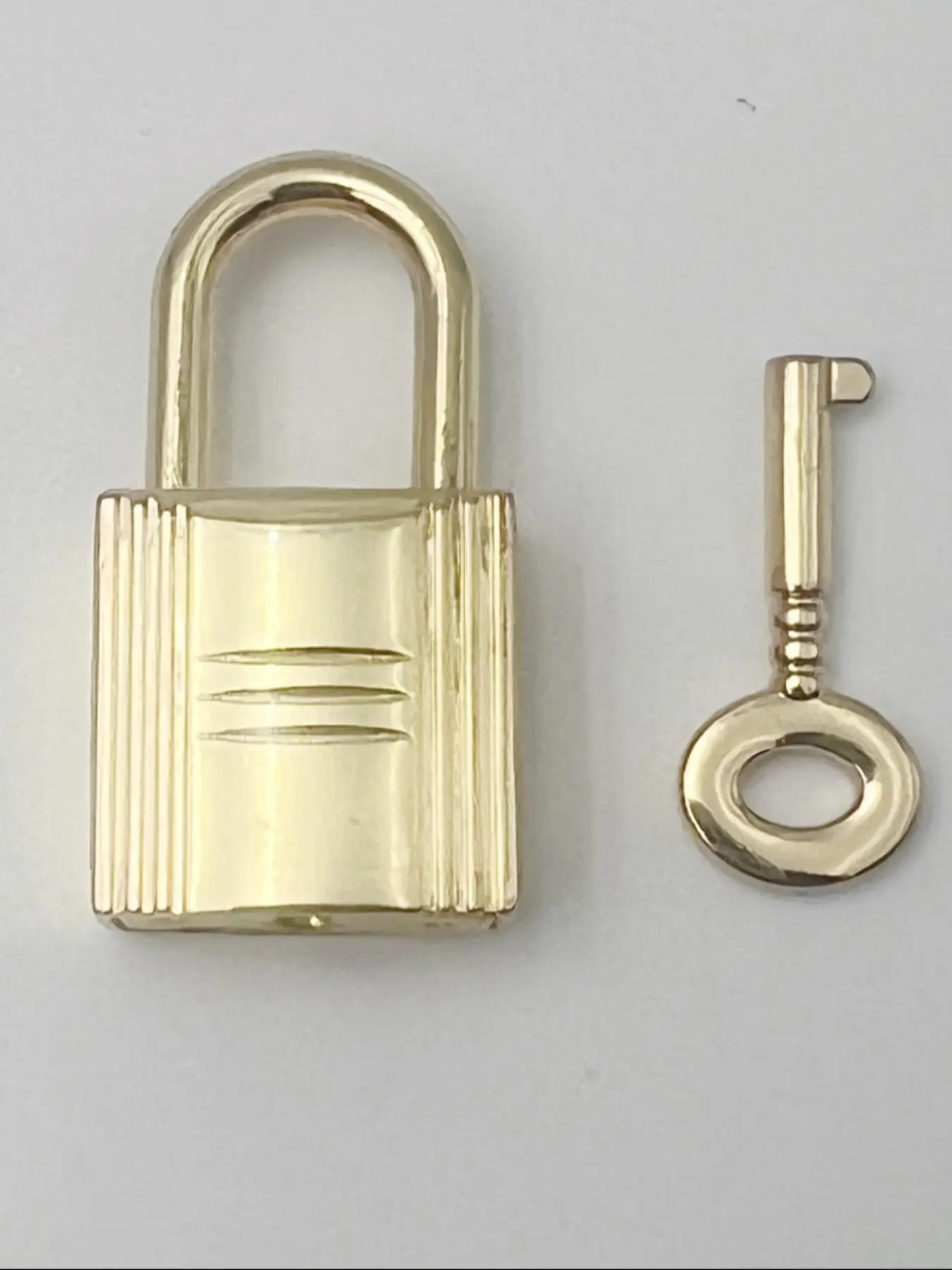 Mini Padlock with Key, Fashionable Bag Accessories for Women & Men, Trendy All-match & Exquisite Bag Keychain for Birthday Gift