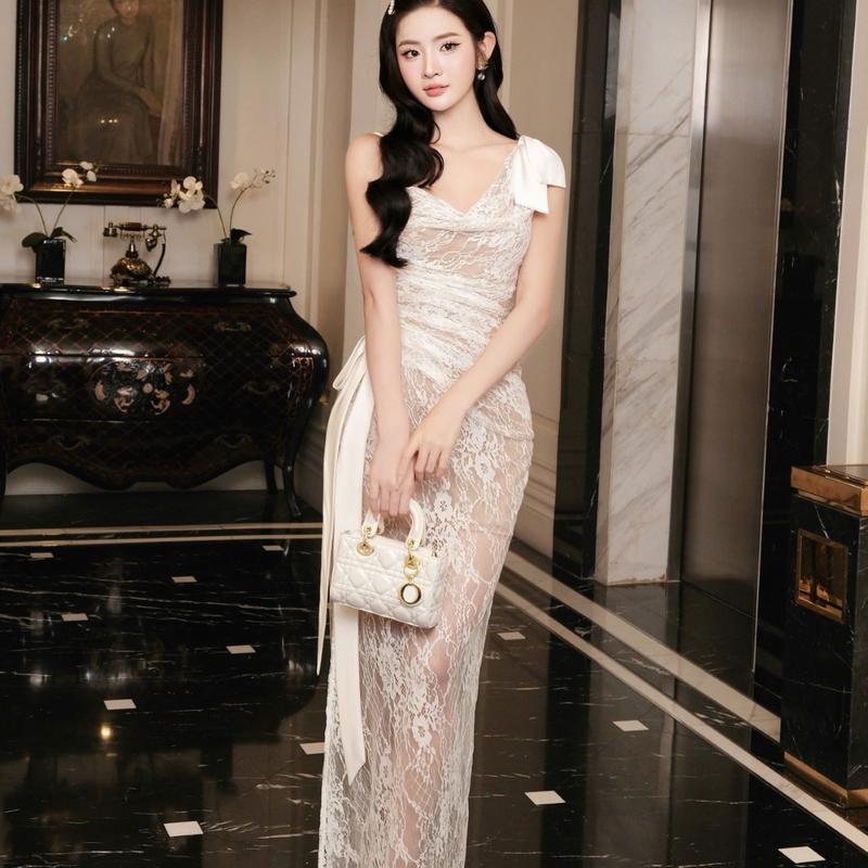 Đầm ren trắng dài Khiết thiết kế xẻ tà phối nơ thả rũ sang trọng phong cách tiệc quyến rũ KD434A