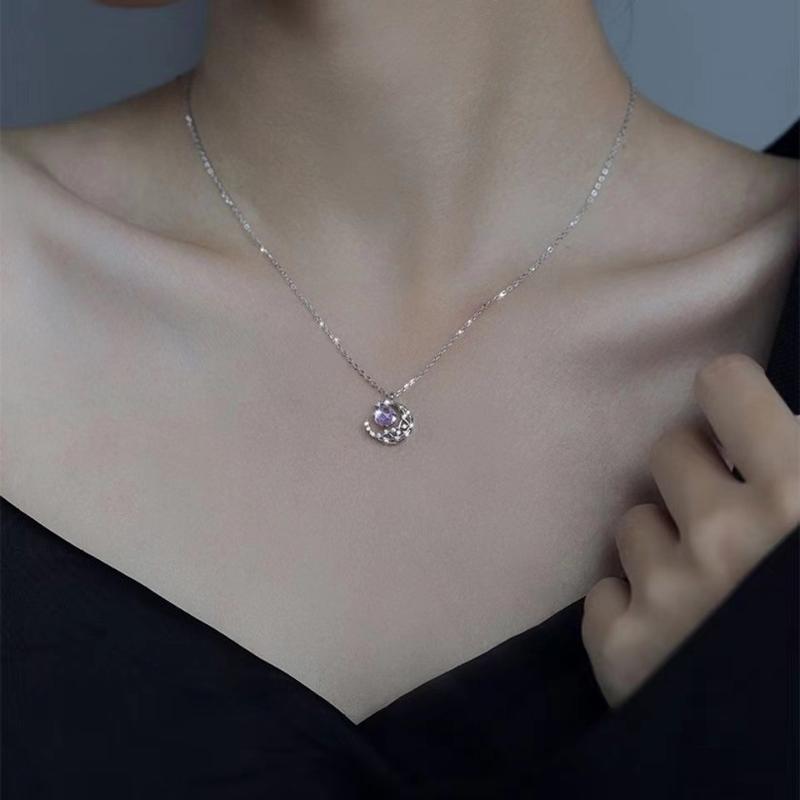 Product Introduction of Vòng Cổ Mặt Trăng XINGX, Đơn Giản Và Duyên Dáng, Dây Chuyền Xương Đòn Người Có Ảnh Hưởng Trực Tuyến, Thích Hợp Cho Phụ Nữ Và Bạn Gái, Giá Cả Phải Chăng, Vòng Cổ Lưỡi Liềm số lượng ít Sang Trọng, Dành Cho Nữ mặt  dây  chuyền  nam  chữ  cái 4