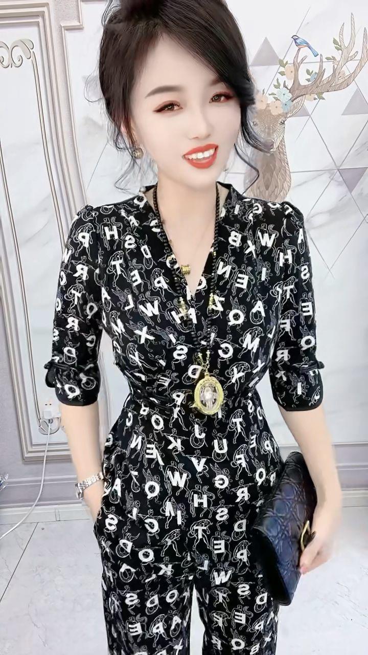Product Introduction of Bộ Đồ Thời Trang, Hàng Mới Về Mùa Hè, Phong Cách Cổ Điển Nút Cổ Chữ V, Áo In Họa Tiết Thanh Lịch, Quần Ống Rộng, Bó Sát, Bộ Hai Mảnh 9