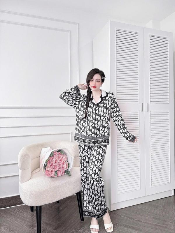 SIZE TO(60-75kg), Đồ bộ nữ, Tay dài quần dài, in họa tiết chữ đen, chất lụa mịn, vải mềm mát 1