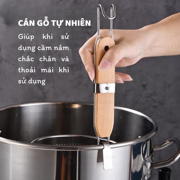 Vợt trụng hủ tiếu mì, phở inox Gorilla Chef có quai treo trên thành nồi và tay cầm gỗ cách nhiệt 2