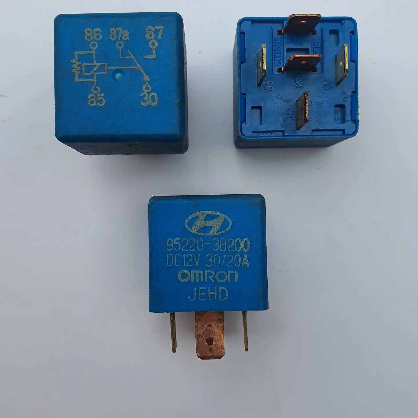 Rơ.le Huyn....dai - Om....ron thân vuông 12v, 5 chân. Bao Test.