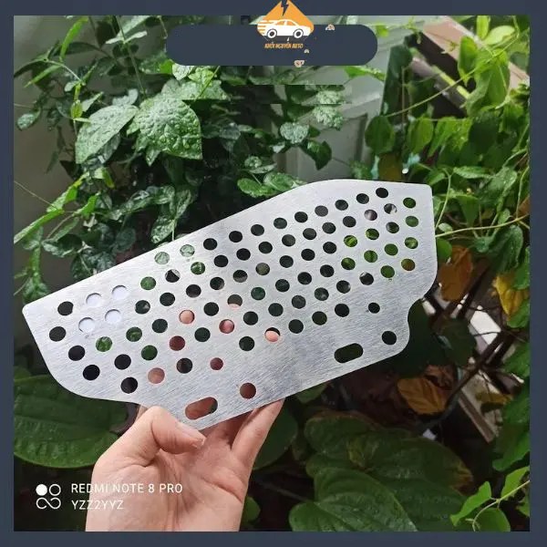 Tấm lưới chống chuột inox 304 cho các dòng xe ô tô tặng kèm lục vặn - ngăn chuột vào khoang Nội Thất Hiệu Quả Nhang 1