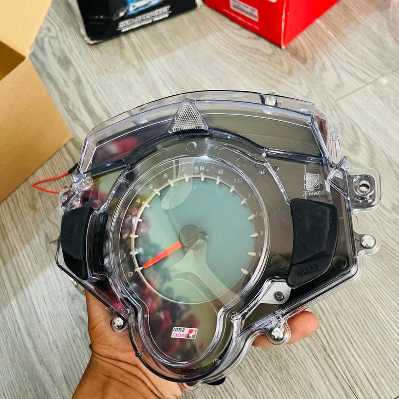 Đồng hồ uma điện tử có kim công tơ met exciter 135