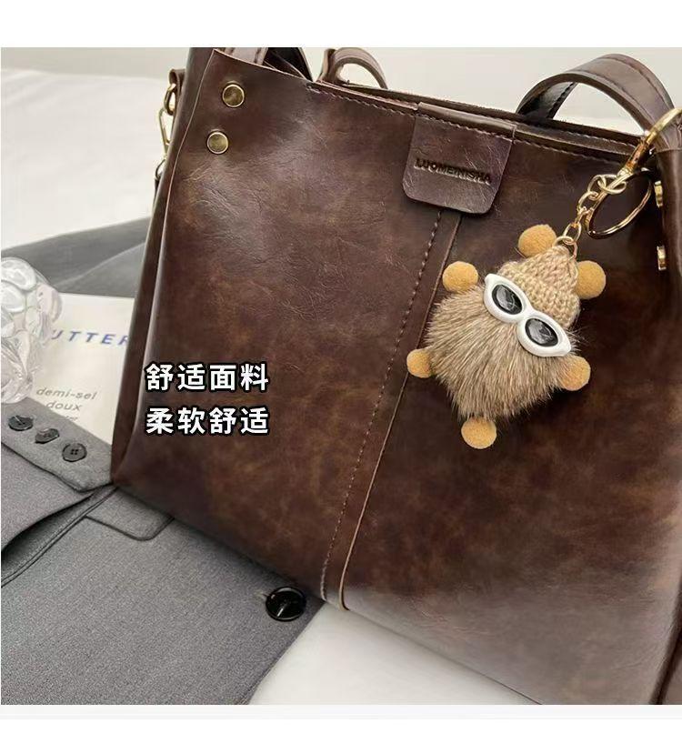 Product Introduction of Túi Tote Sức Chứa Lớn, Thời Trang Thu Đông Nữ, Phong Cách Cổ Điển Túi Đeo Vai, Dây Rộng, Túi Đeo Chéo, Thích Hợp Cho Sinh Viên Đại Học Và Người Đi Làm, Lý Tưởng Cho Các Dịp Đi Lại, Năm 2025 6