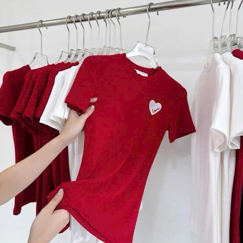 Áo thun nữ cổ tròn tay ngắn thêu logo trái tim, from tôn dáng chất cotton mềm mịn Women 4