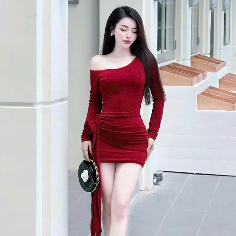 Đầm Body Dáng Ngắn Lệch Vai Tay Dài Đính Hoa Trẻ Trung - Nữ - Tre Đen Women Dress 0