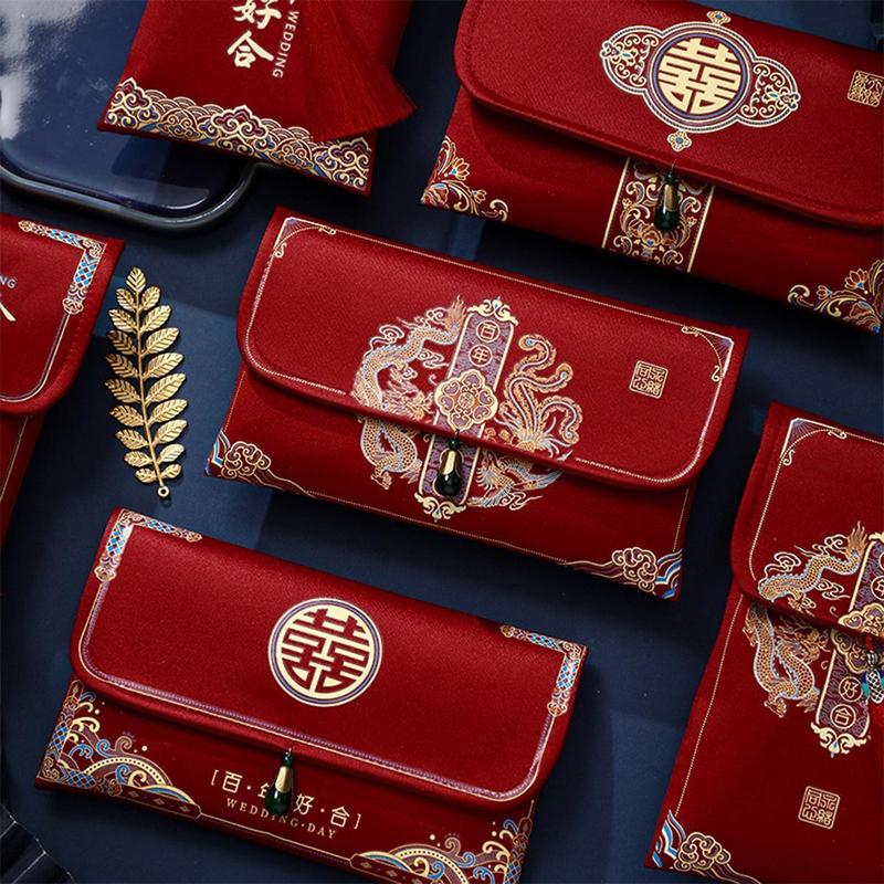 New Year Lucky Money Envelopes With Red Brocade Pattern And Beautiful Tassels 0