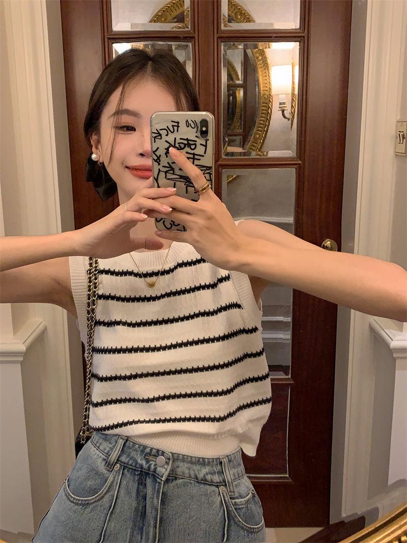 Product Introduction of Thin Color-Block Striped Sleeveless Slim Knitted Vest for Women, Summer Korean Fashionable Stylish Versatile Short Top Trend 10