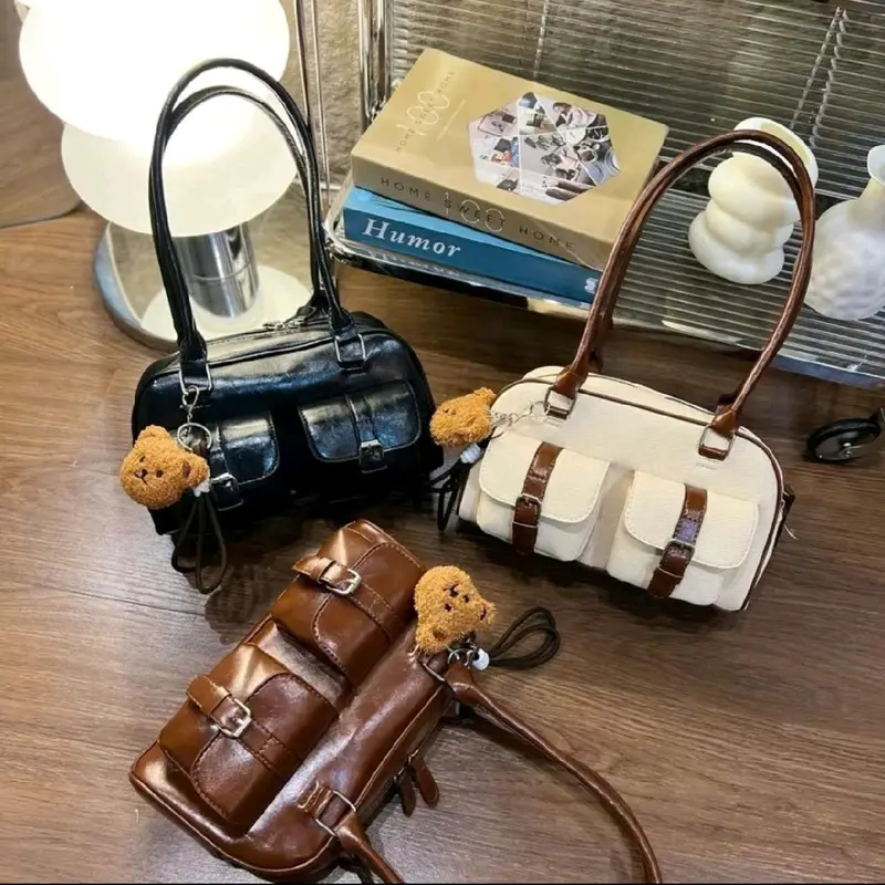TÚI HỘP Hai Quai Nâu Đeo Vai Kèm Charm Gấu Dễ Thương-HTM077 Bag Kem Nữ Nhung Da 4
