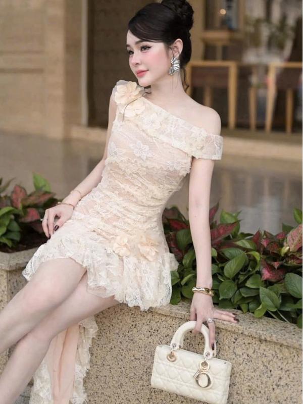 Đầm nữ body lệch vai ren kem mút ngực và lót cho các nàng đi tiệc sang trọng 3
