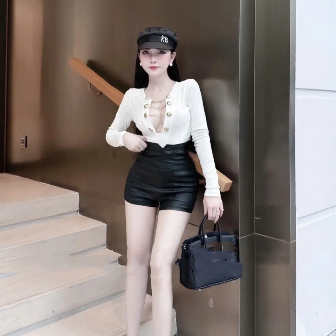 áo dài tay dáng ôm phối dây xích