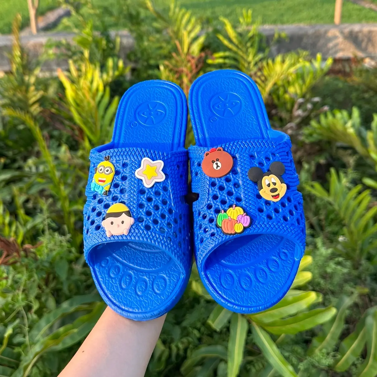 Dép tổ ong siêu nhẹ có sticker màu Xanh Dương dành cho nam và nữ mang đi siêu nhẹ êm chân Slipper DéP