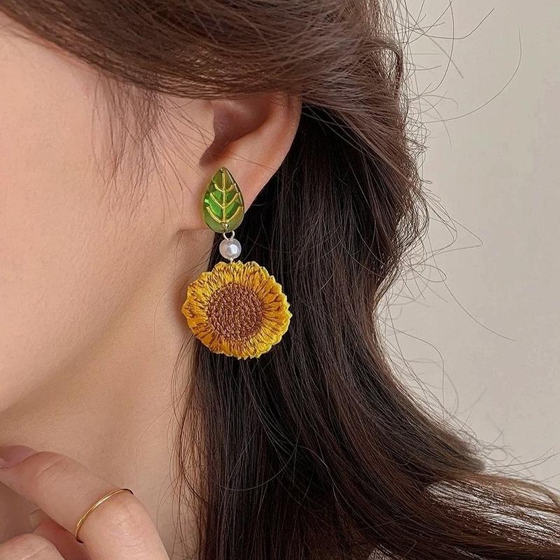 Product Introduction of [1325 Positive Reviews] Sunflower Pastoral Style Flower Non-Pierced Earrings Retro Mosquito Coil Cloth Art Studs Hong Kong Style Elegant Woven Ear Clips 7