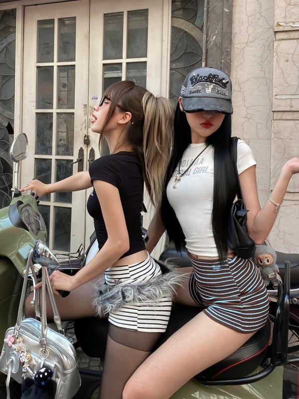 TWENTI Quần Short Thun Sọc Ngang Thêu Logo 3