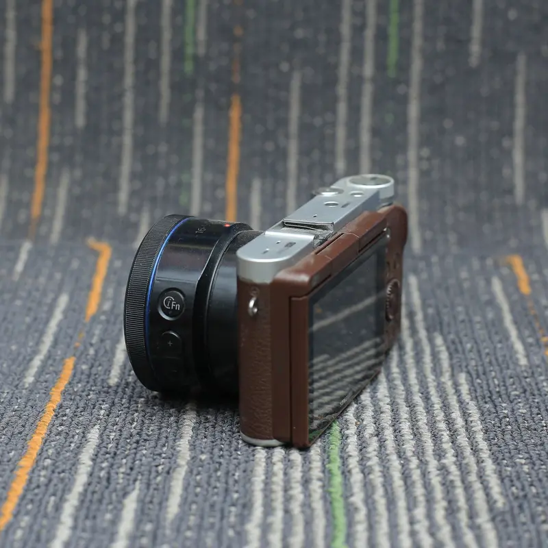 Kamera NX3000 dan Lensa / Kamera Mirrorless 1