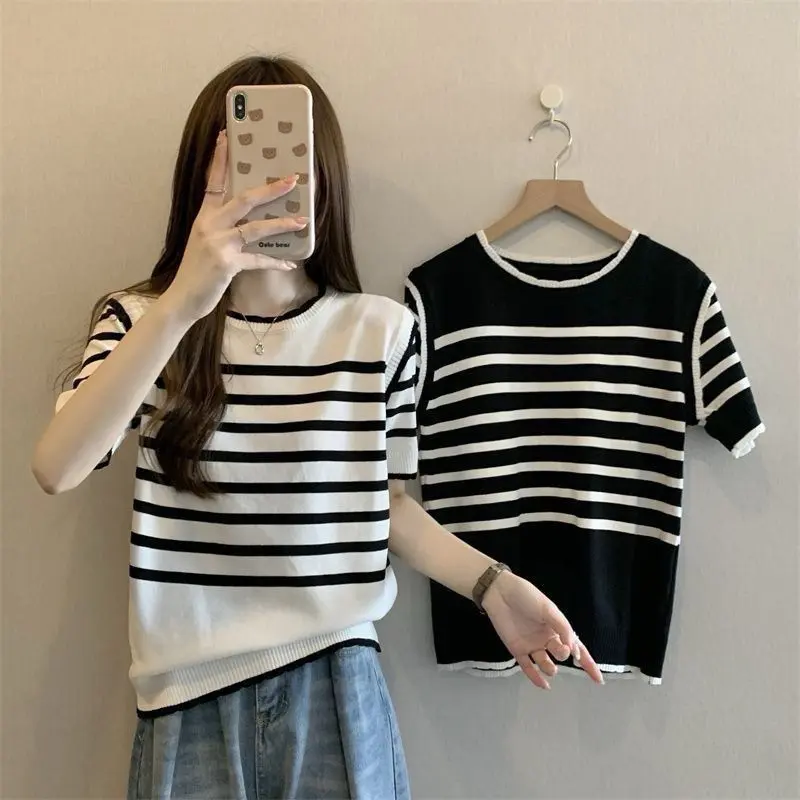 Atasan Knit Wanita Lengan Pendek Basic Korean Minimalis Spandeks Rajut Motif Garis 0