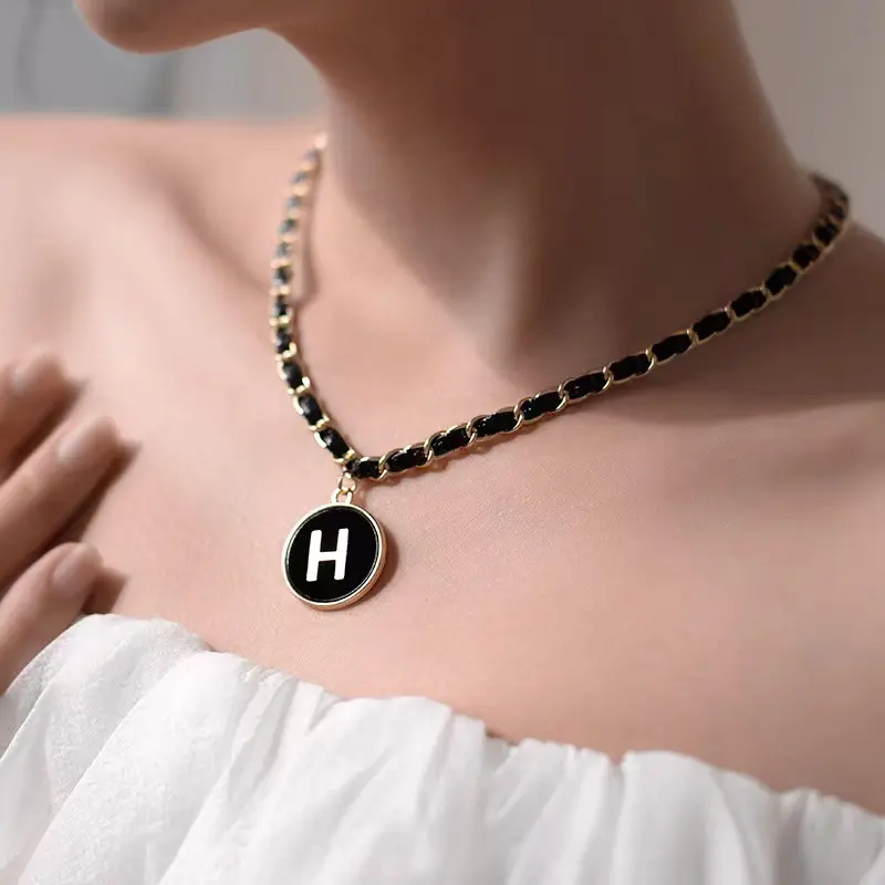 Simple Letter H Pendant Necklace for Women Ins Light Luxury High-Grade Clavicle Necklace Black Accessories Trendy 0121