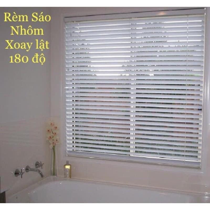 Màn rèm sáo nhôm che nắng (KT khác IB), rèm che nắng cửa sổ, rèm nhôm decor. Phông nền rèm sáo nhôm trắng. Cửa sổ