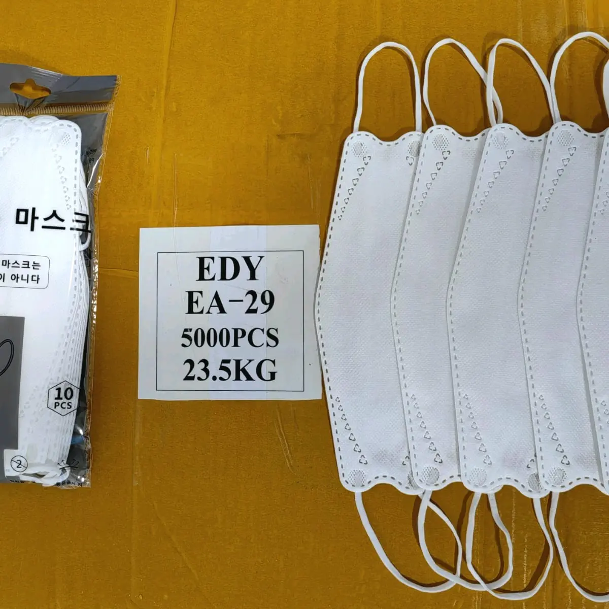 Masker KF 94 Ynb Care Hitam/Putih isi 10/pack