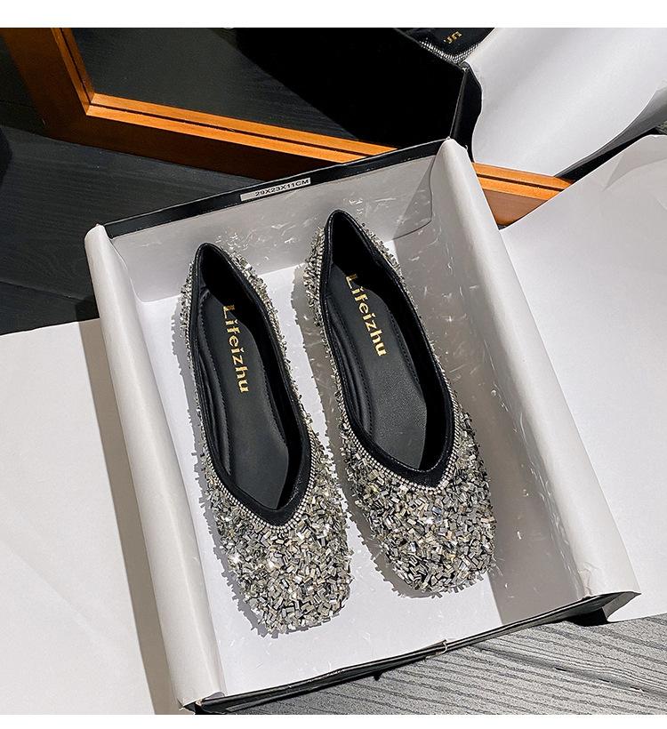 Product Introduction of 2025 new fashionable low heeled M ü ller women's shoes, with diamond studded decorative pointed single shoes, avant-garde design, simple, luxurious, comfortable, suitable for commuting, outdoor activities, etc 15