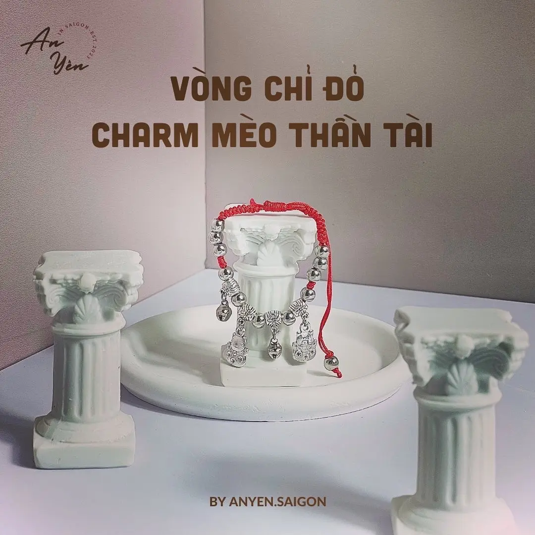 Vòng dây chỉ đỏ charm mạ bạc Thái