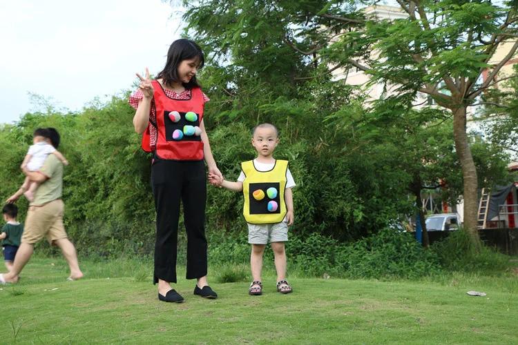 Product Introduction of Outdoor Sport Game Props Vest Sticky Jersey Vest Game Vest Waistcoat With Sticky Ball Throwing Toys For Children Kids Sports Toy Gift 9