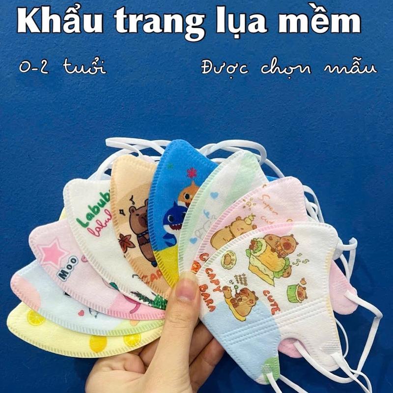 Khẩu trang lụa mềm Hồng Quân cho bé tập đeo size bé 0-2 tuổi được chọn mẫu nhiều hình xinh