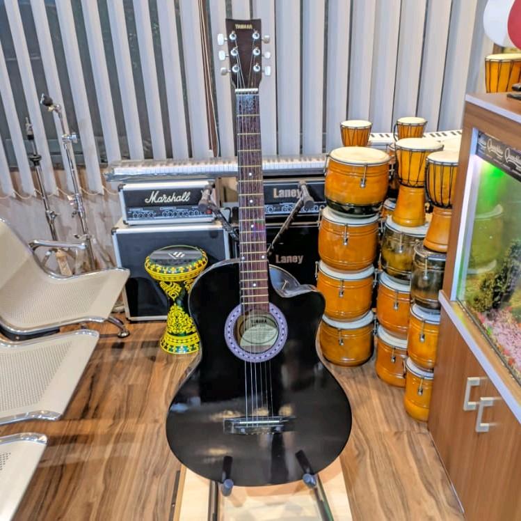 Gitar akustik pemula Yamaha G225 hitam glossy new 0