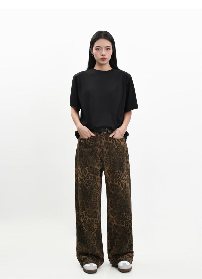 Product Introduction of 2025 New Vintage American Style Leopard Print Jeans - Loose Straight Leg Unisex Retro Pants | Trendy Casual Streetwear for Men & Women 10