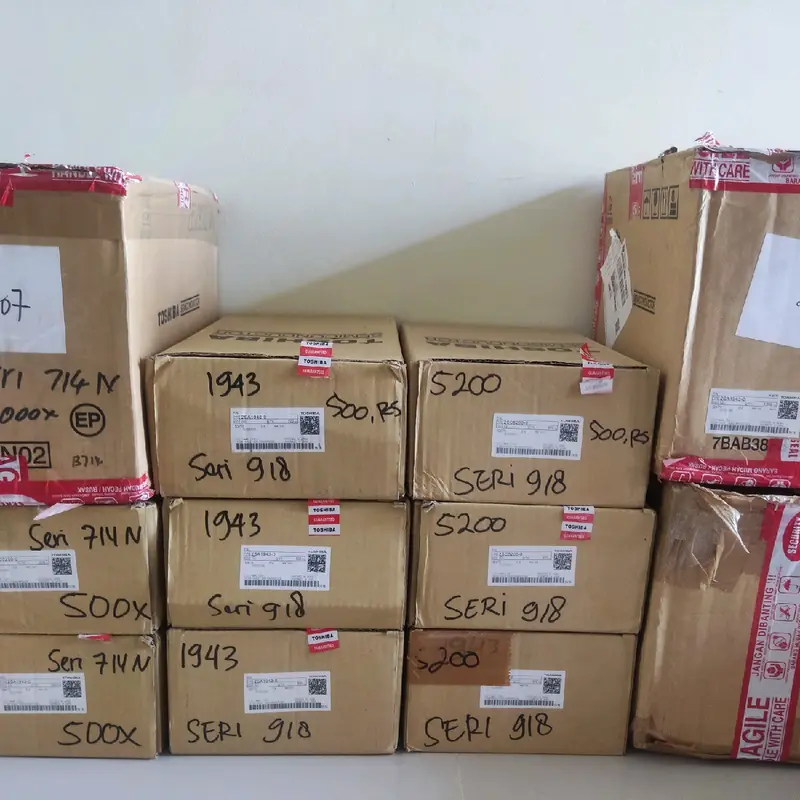 1 Set Termasuk Baut mur + Mika Transistor ORIII TOSHIBAA 2SA1943/2SC5200 seri 918 dapat Mika + Baut / ORIGINALL JP Transistor Final Orii Tosiba 2SA 1943 dan 2SC 5200 Seri 918 Aslii TOSHIBAA A1943 C5200 1 SET ORII Amplifier Ampli 3