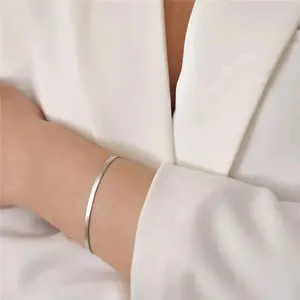 GELANG TANGAN BELUT PIPIH TRENDY SILVER UNTUK WANITA DAN PRIA
