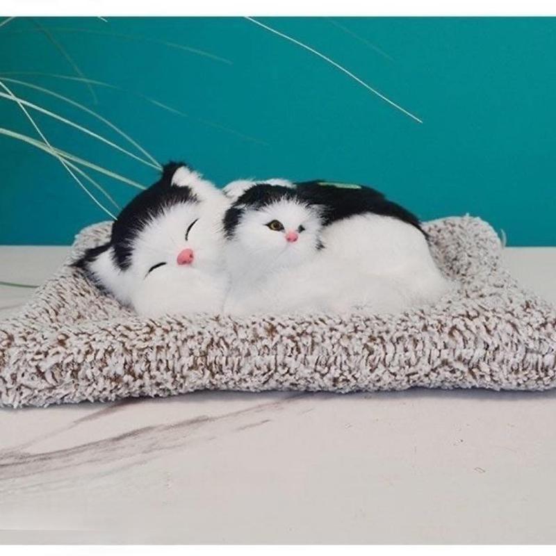 Mẫu to chó mèo Đôi Để xe Deco Mô hình thú bông giống thật 99% có than hoạt tính khử mùi trang trí xe oto, phòng làm việc,size thảm to (20-26)cm, có tiếng kêu mô phỏng Nội Thất xe hơi gấu bông Để taplo xe oto, Đồ chơi trẻ em