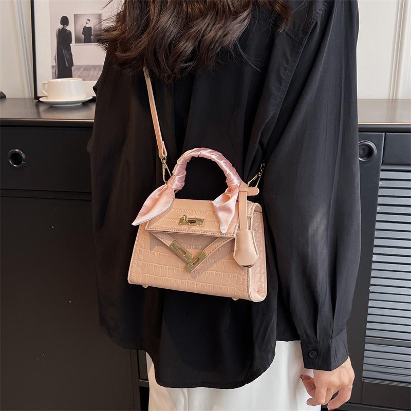 Product Introduction of Túi Xách Nữ H.M Đeo Chéo Đeo Vai Quai Xách Da Pu Vân Cá Sấu Mix Khăn Đi Tiệc Đi Chơi Sang Chảnh MIQI BAG TX-103 8