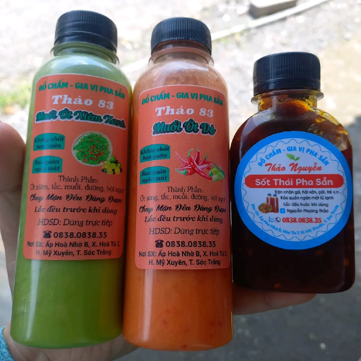 THẢO 83: Combo 2 chai muối ớt chấm hải sản đồ nướng Xanh - Đỏ tặng 1 chai sốt thái 130g.