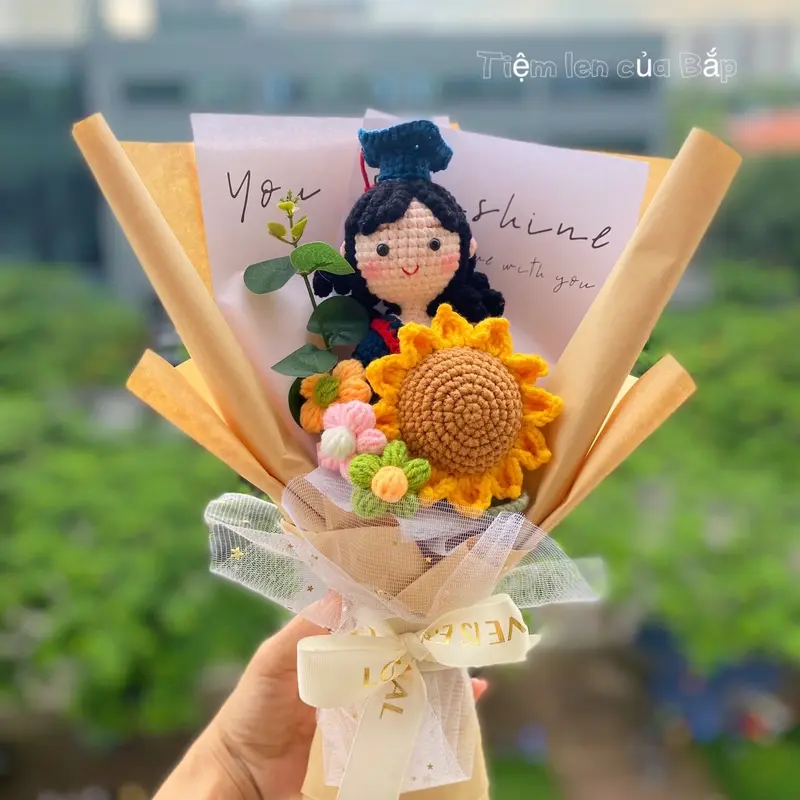 Bó hoa tốt nghiệp bằng len handmade, hoa cử nhân 2