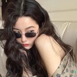 Kính Râm Cổ Điển Gọng Hẹp, Dành Cho Nam Và Nữ, Hình Vuông, Dây Vàng, Phong Cách Ruffian, Cá Tính, Gọng Nhỏ Thích Hợp Cho Khuôn Mặt Nhỏ