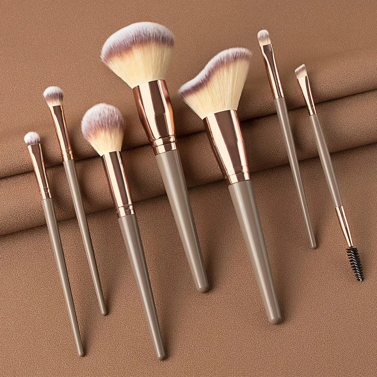 7-Piece Beginner Makeup Brush Set - Travel Friendly, Essential Foundation/Blush/Eyeshadow Brushes